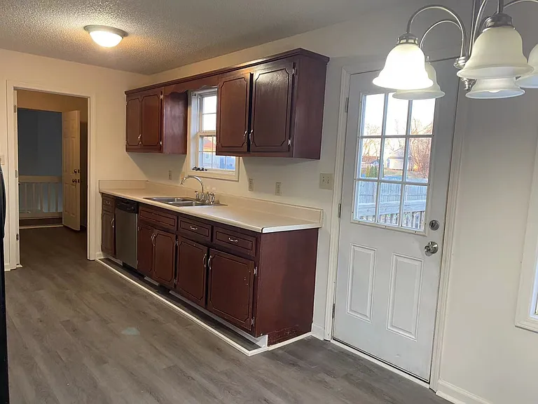 1835 Cottingham Ct — Photo 7