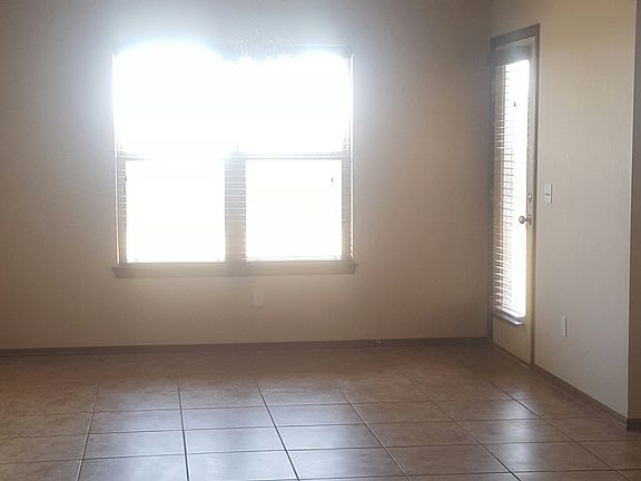 4th image of 744 Caroline Dr