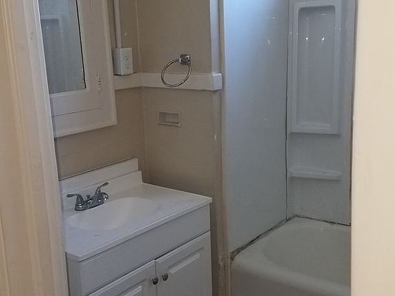 2nd image of 406 N Walnut St APT D
