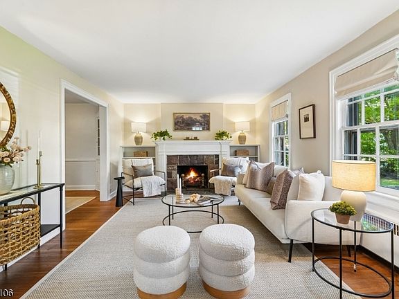 2nd image of 475 Channing Ave