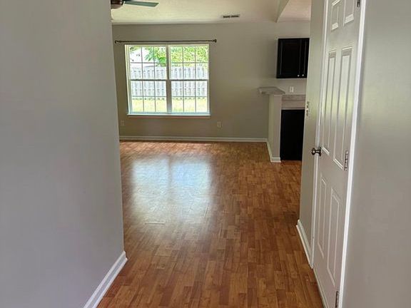 4th image of 305 W Central Ave