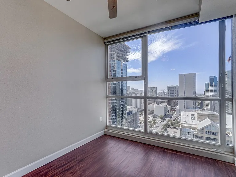 300 W Beech St #2101 — Photo 12