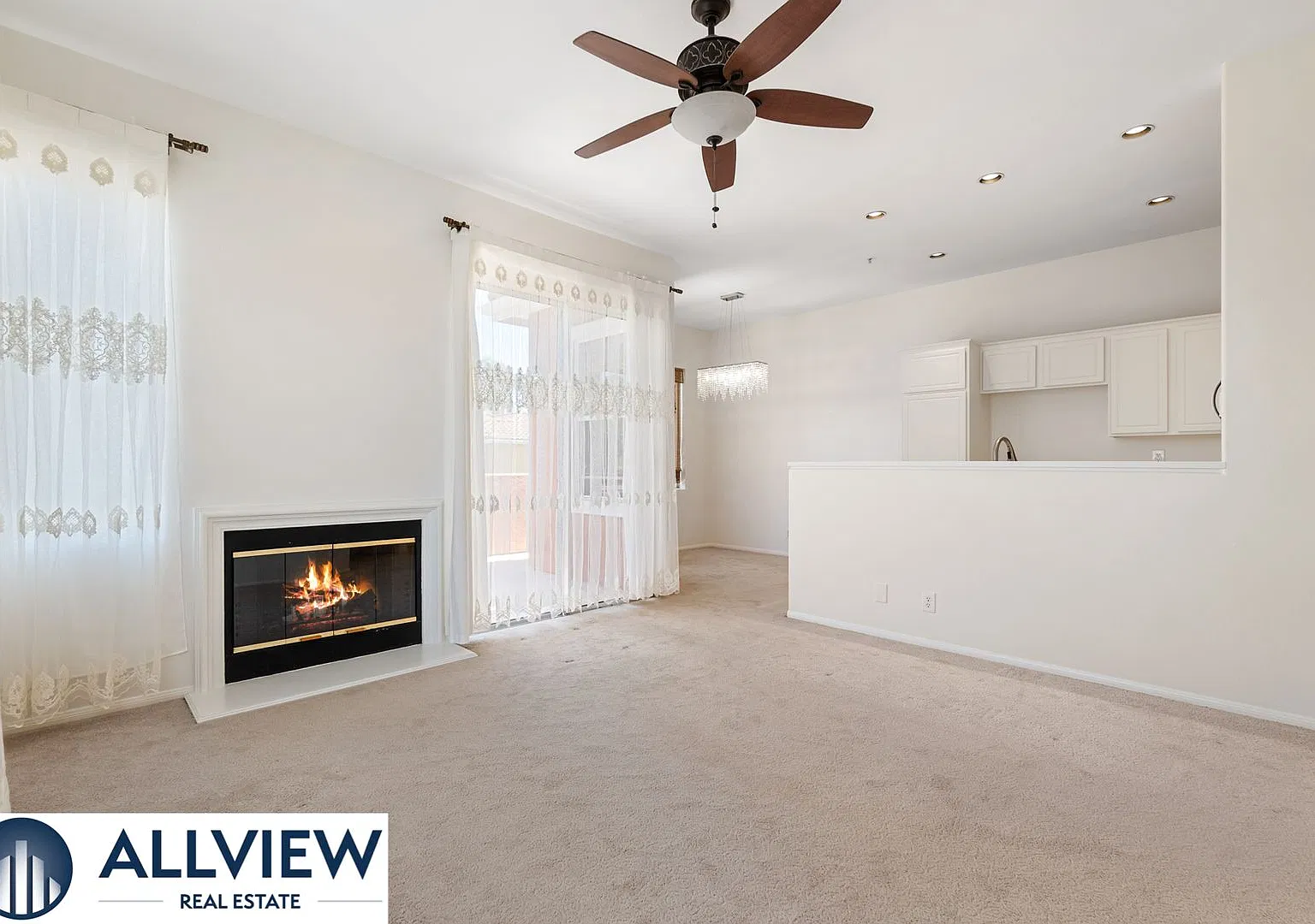 Beautiful townhouse located in the highly desirable area of Westpark in Irvine! — Photo 1