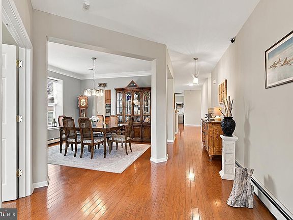 4th image of 12 Woodview Dr