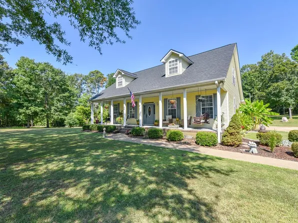 85 E Commodore Dr, Cross Hill, SC 29332
