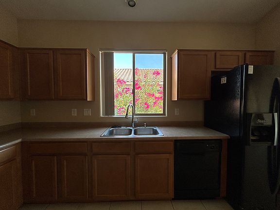 3rd image of 3869 S Coach House Dr