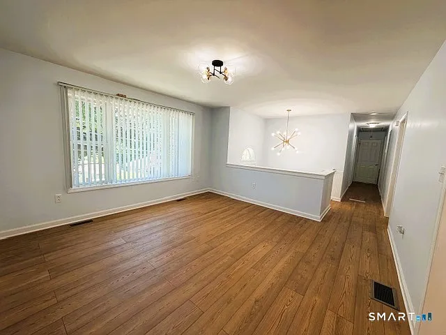 3 bed, 1.5 bath, 1800 sqft, $3,200 — Photo 4
