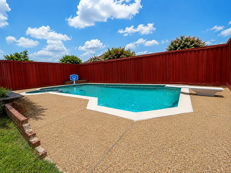 1405 Meadow Dr — Photo 4