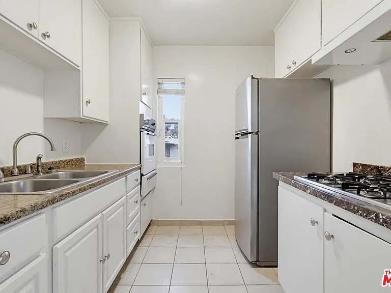 515 N Alfred St #204 — Photo 7