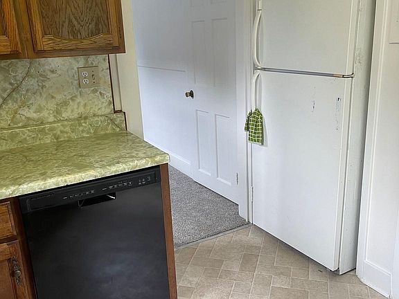 5th image of 1104 Holland Ave