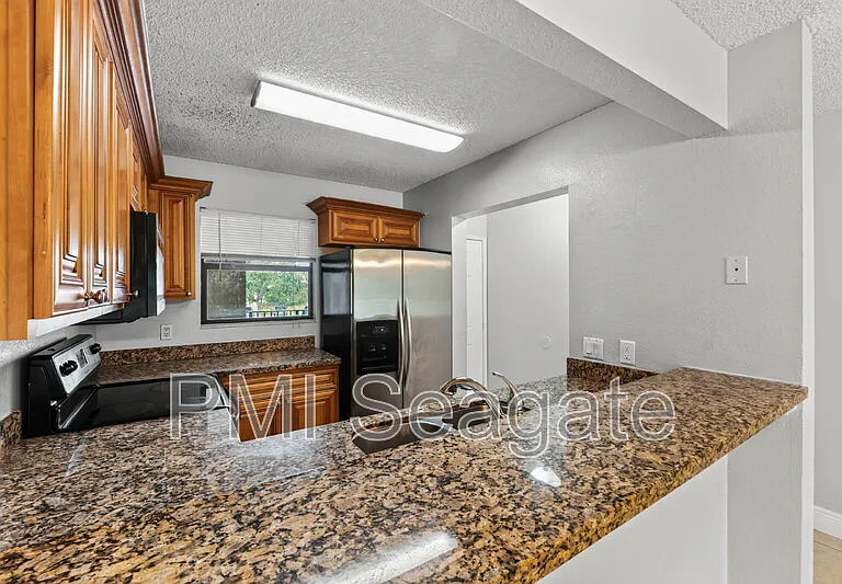 1543 Lake Crystal Dr #G — Photo 17