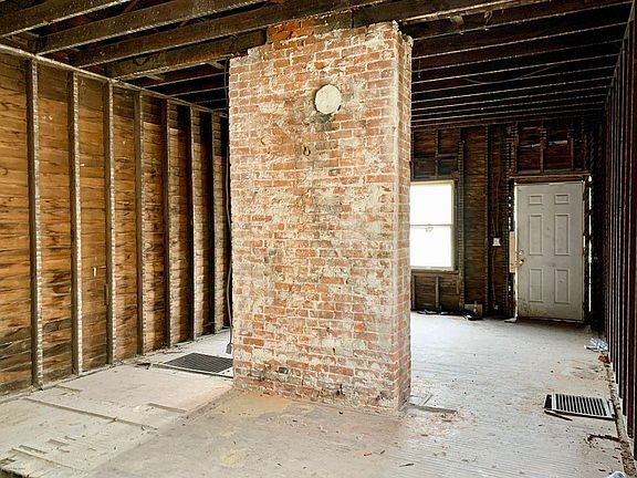 5th image of 1903 S Preston St