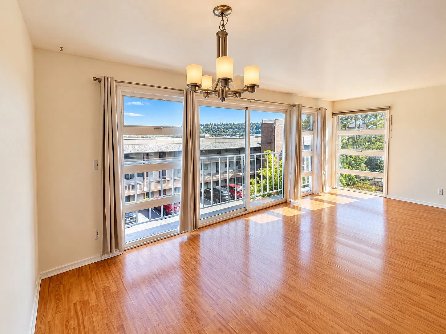 2 bed, 1250 sqft, $2,695 — Photo 2