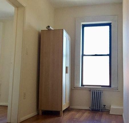 4th image of 242 E 10th St APT 28