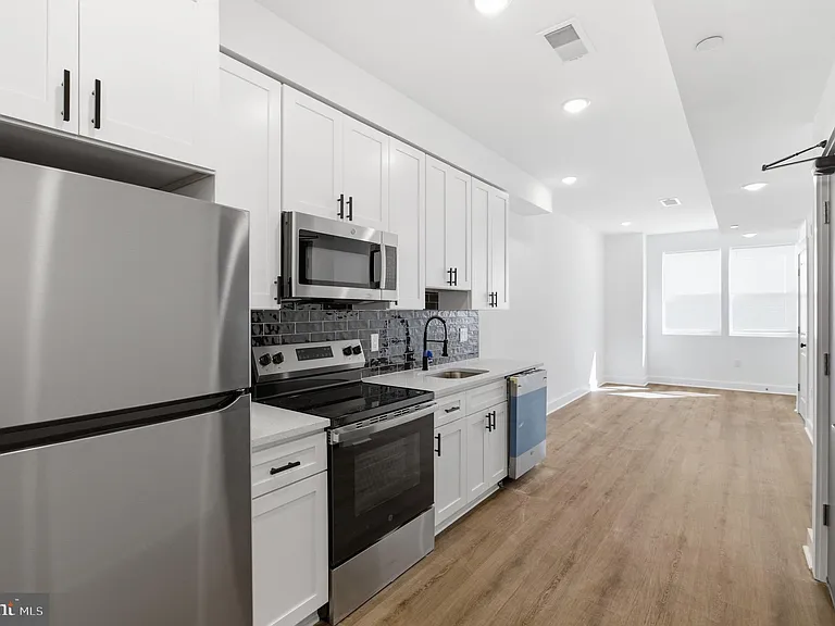 2146 N Franklin St #2 — Photo 1