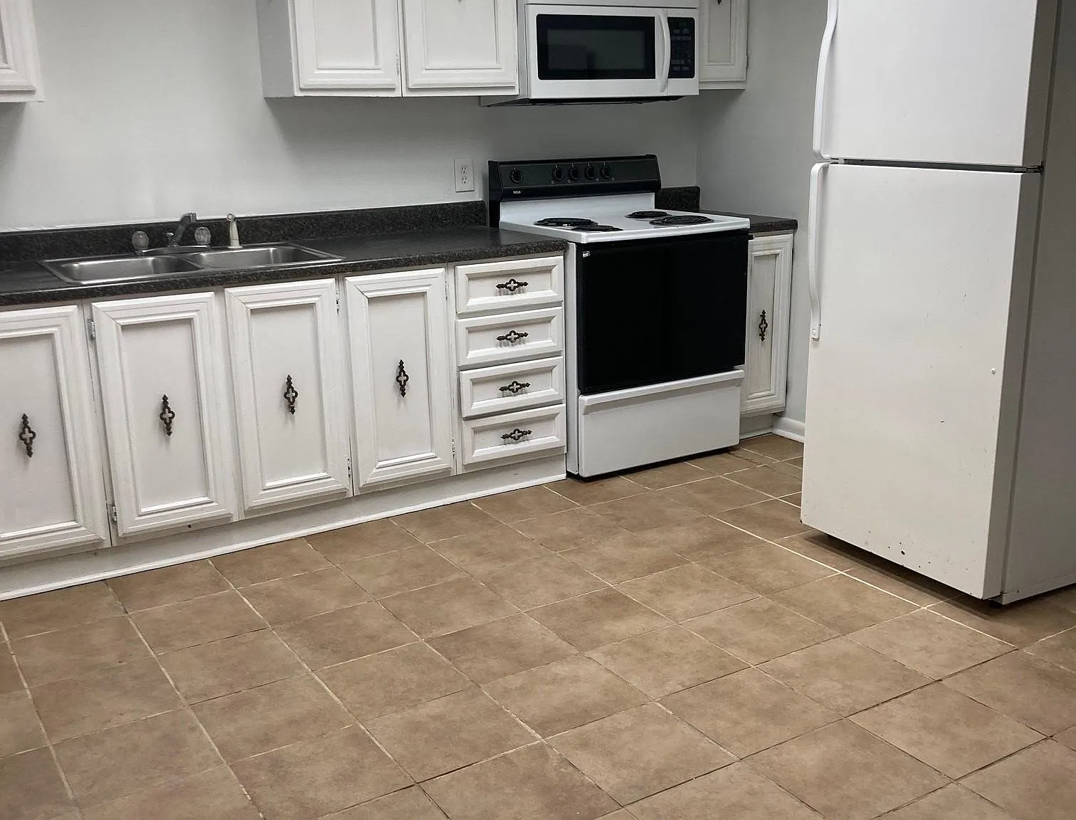 2 bed, 700 sqft, $995 — Photo 2