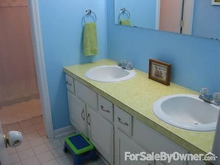 Main Bathroom : His and hers sinks