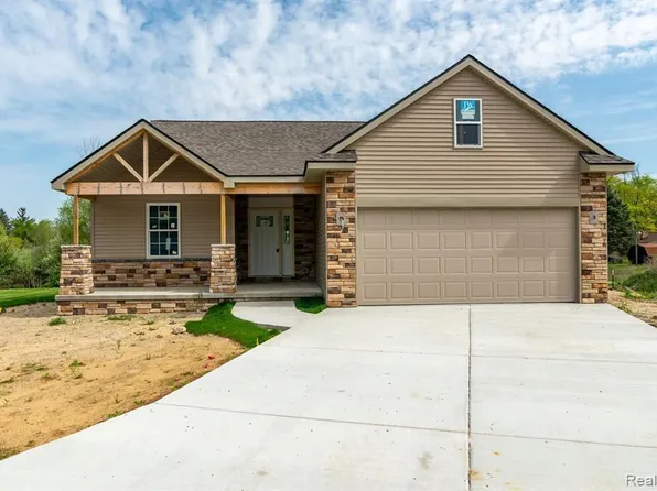 11485 Hidden Oaks Dr, Clio, MI 48420