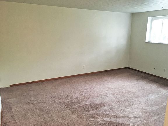 4th image of 250 Laurel Ave APT 102