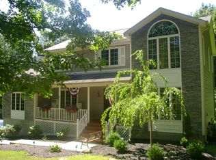 43 Maurerbrook Dr, Fishkill, NY 12524