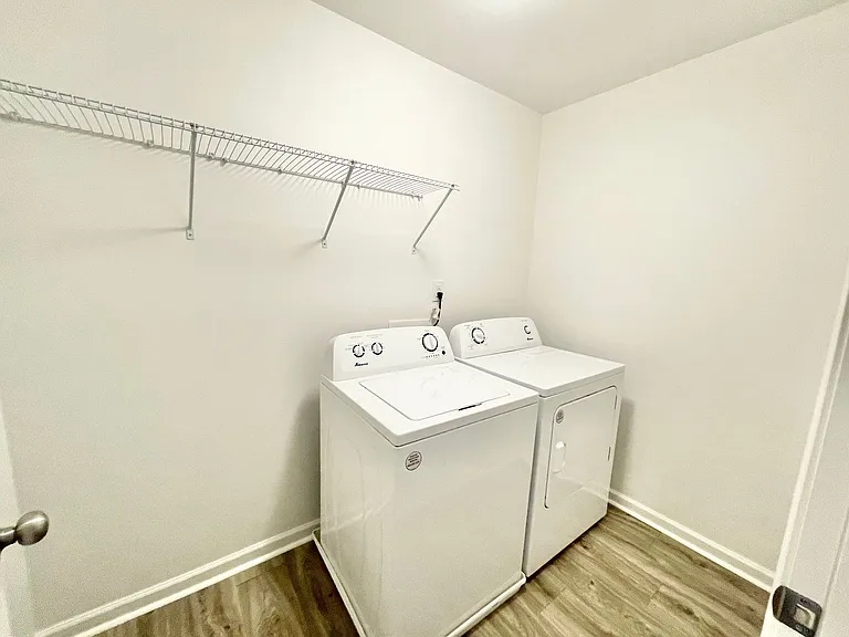 338 Pearl St — Photo 11