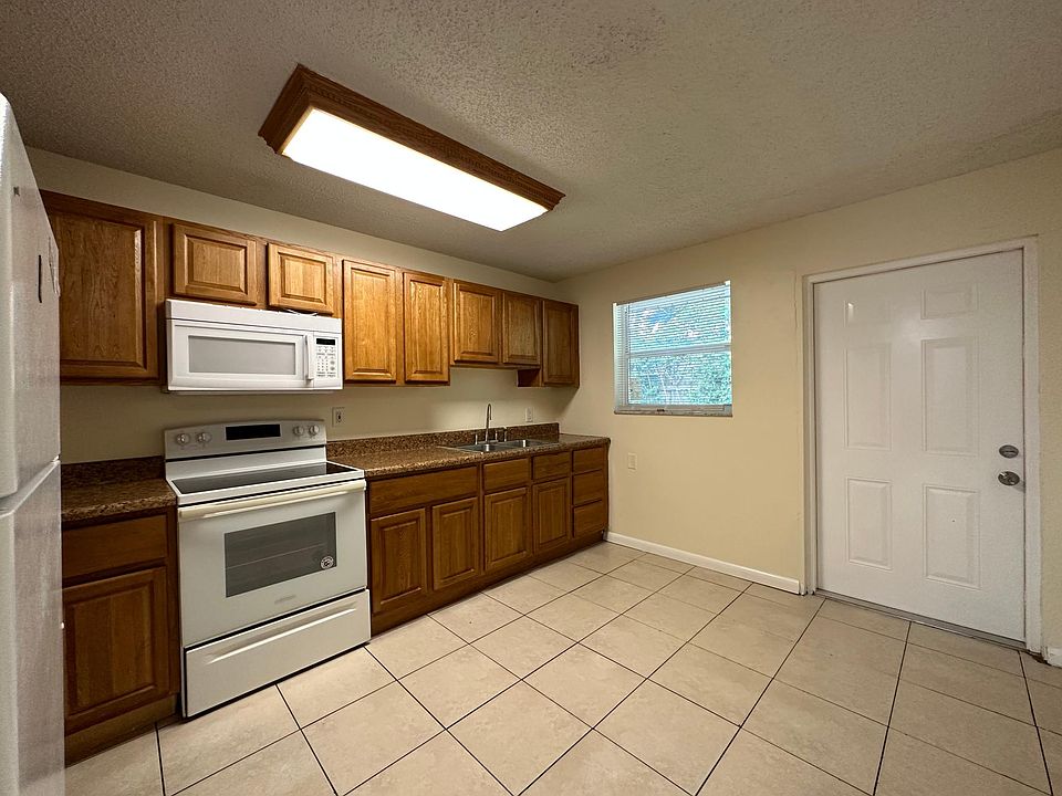 1st image of 1773 Windsor Dr #1773