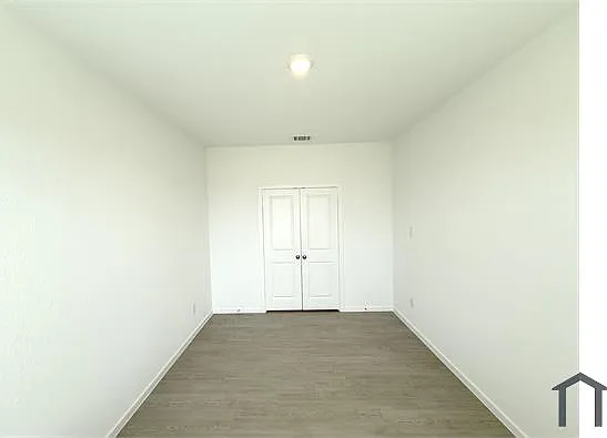 423 Amy St — Photo 9