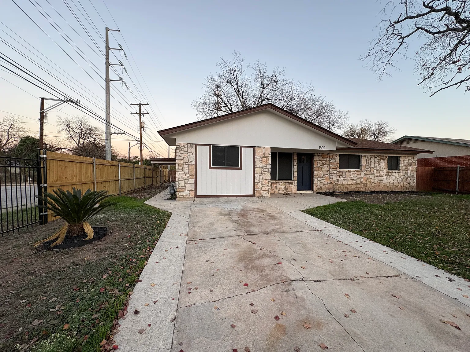 3 bed, 1008 sqft, $1,700 — Photo 2