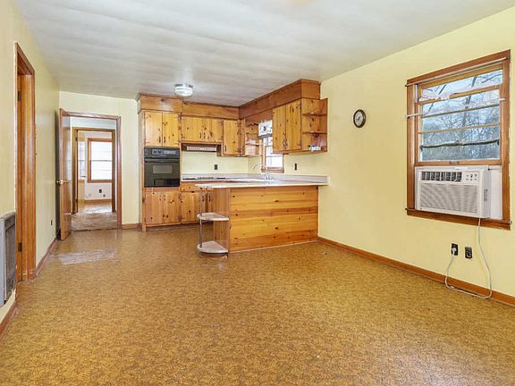 3rd image of 535 Murrey St