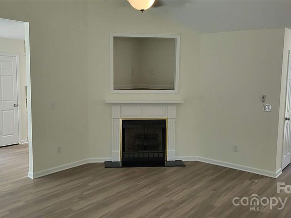 3rd image of 736 Morningside Dr
