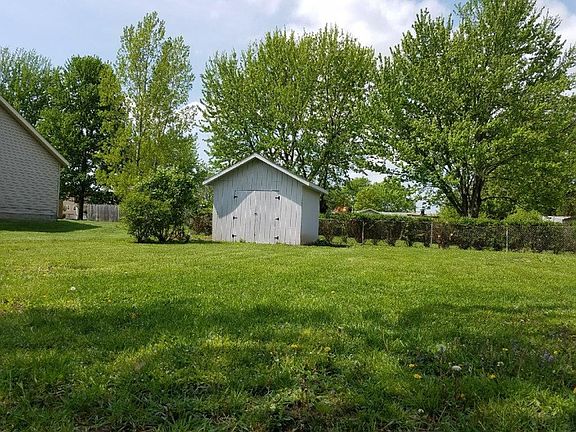 5th image of 161 E Parkway Dr