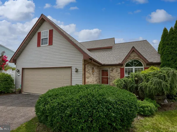 112 Winston Dr, York, PA 17408