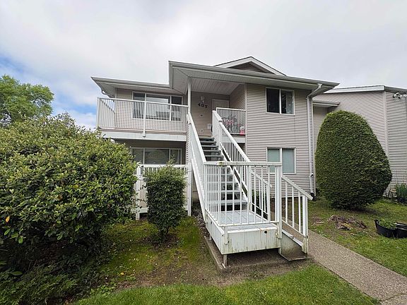 3rd image of 13963 72nd Ave #407