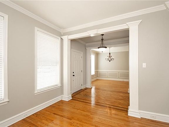 5th image of 6211 Kenwood Ave