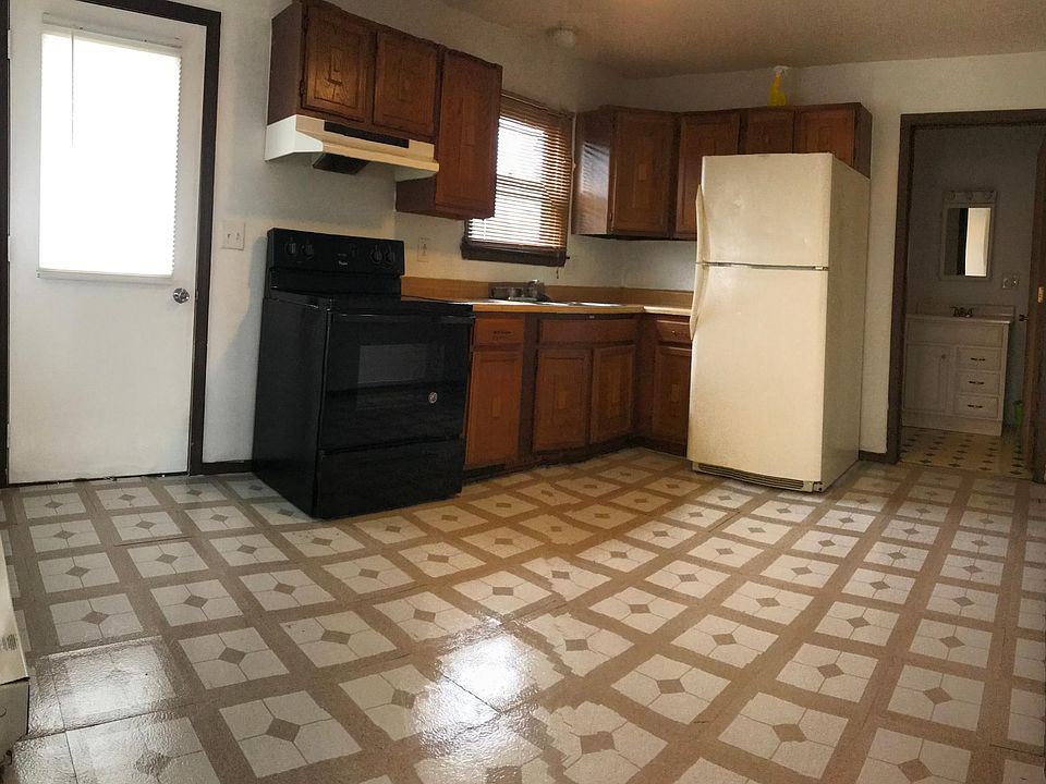 2nd image of 102 N Faulkner Ave