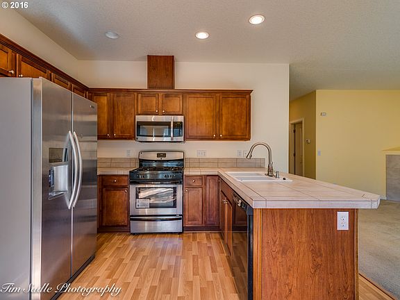5th image of 3605 NE 42nd St