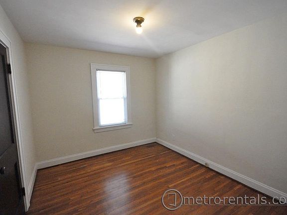 4th image of 63 E Como Ave