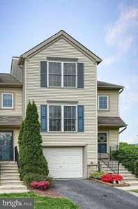 61 Woodmyre Ln, Enola, PA, 17025