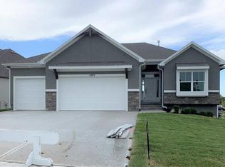 11073 S Palisade St, Olathe, KS 66061