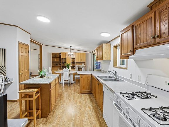 3rd image of 526 Freedom Ln
