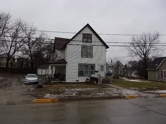 1st image of 180 N Hickory St