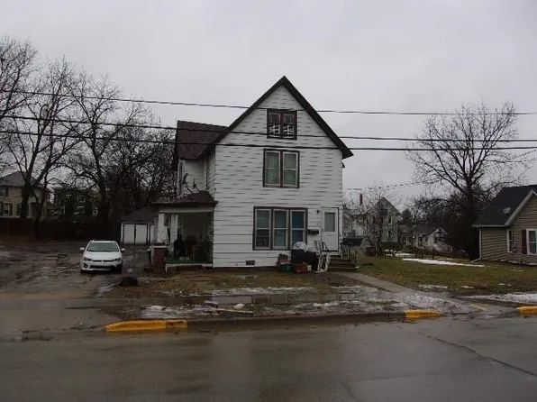 180 N Hickory St, Platteville, WI 53818