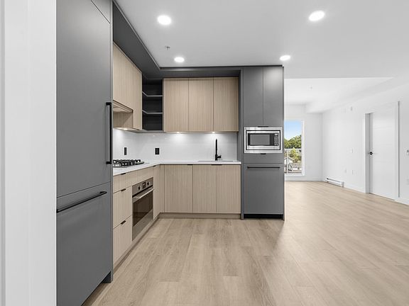 3rd image of 2268 Broadway E #507