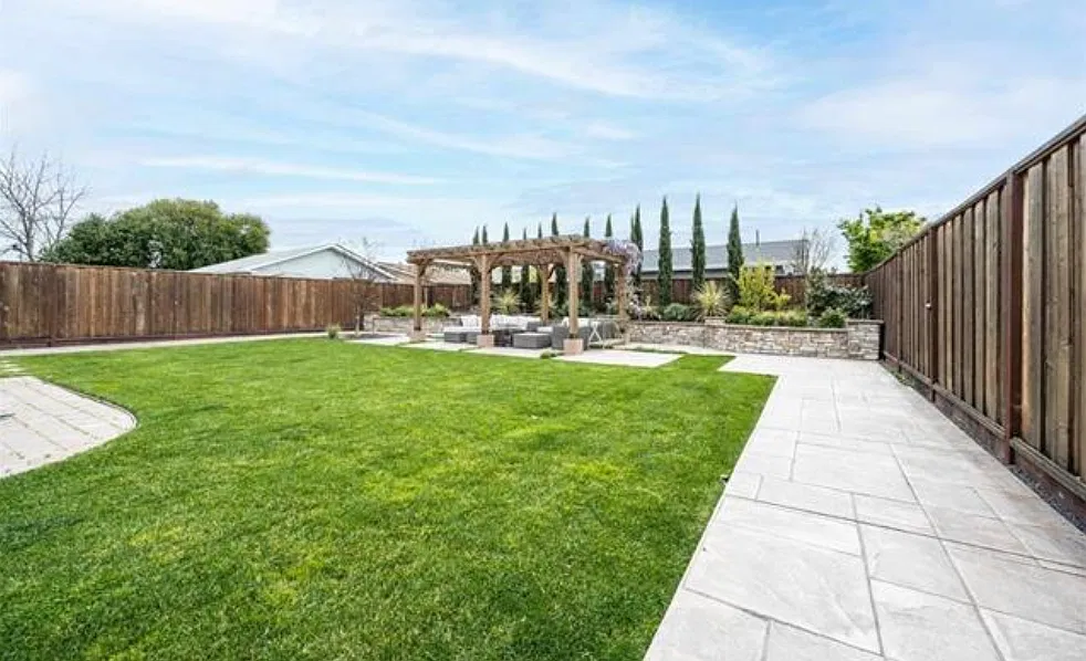 3 bed, 1210 sqft, $5,000 — Photo 3