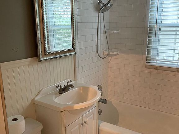 4th image of 1509 Yancey St