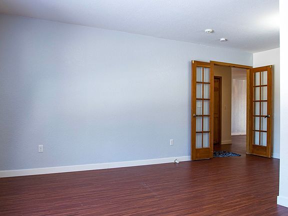 4th image of 240 Mulberry Dr