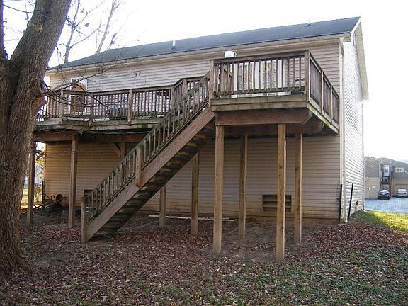 5th image of 214 Willow St