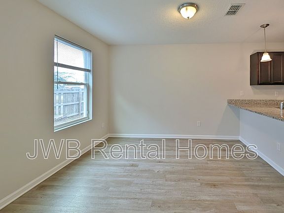 5th image of 2215 Orchard St