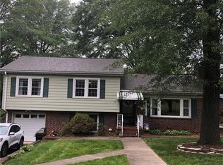 329 10th Street Dr NW, Hickory, NC 28601