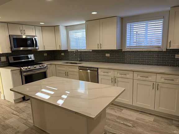 3rd image of 5613 W Wilson Ave #B